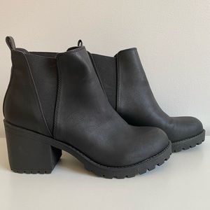 Heeled Chelsea Rainboots